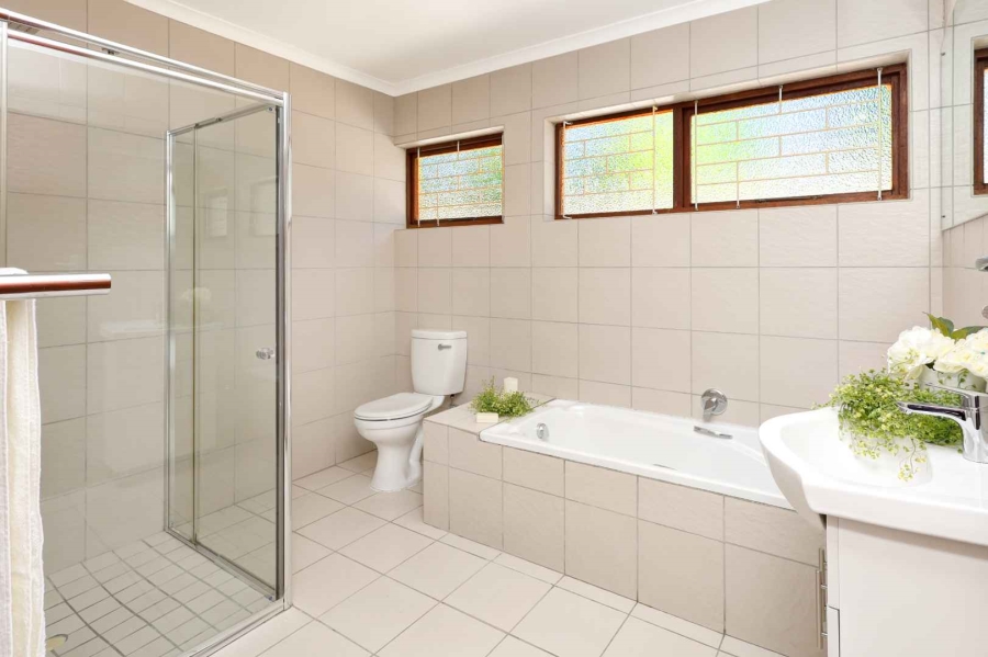 To Let 3 Bedroom Property for Rent in Loevenstein Western Cape
